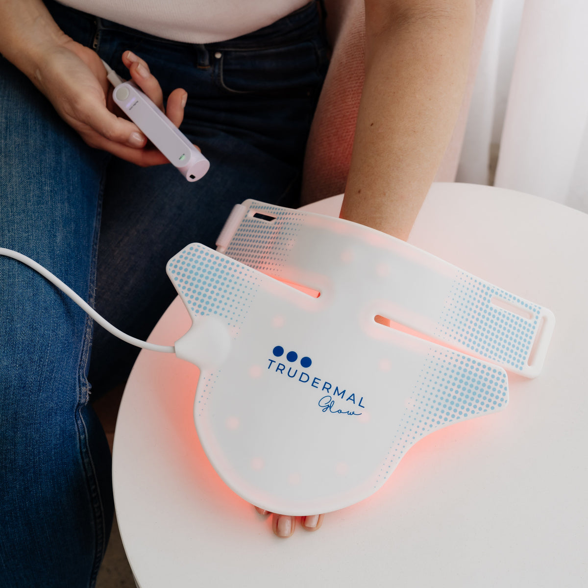 led light therapy device on hands showing treatment with red light therapy